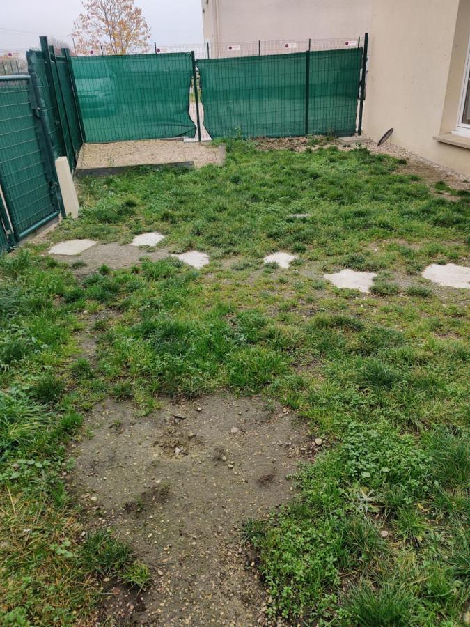 Maison 3 Chambres. Cour Privative 2 Places De Parking Privatives Corquilleroy