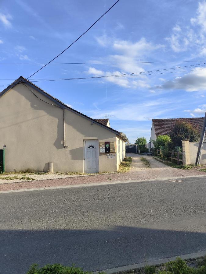 Apartment Maison 3 Chambres. Cour Privative 2 Places De Parking Privatives Corquilleroy