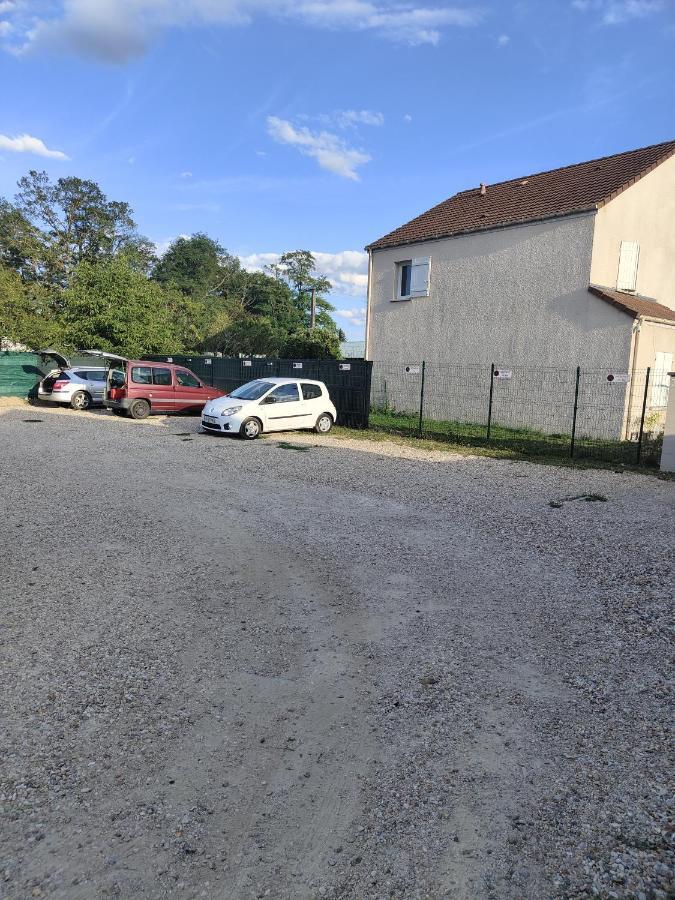 Maison 3 Chambres. Cour Privative 2 Places De Parking Privatives Corquilleroy